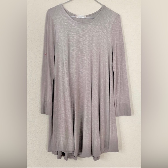 Alter’d State grey swing dress and Old Navy dress - Picture 2 of 11